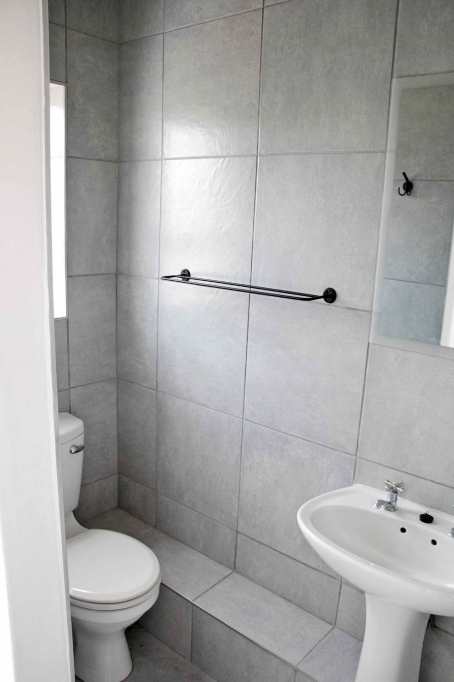 To Let 3 Bedroom Property for Rent in Somerset Ridge Western Cape